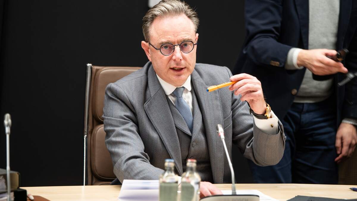 Premier De Wever heeft begrotingsakkoord na marathonvergadering: “Een soort tweede regeerakkoord”