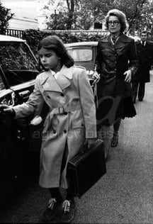 young Caroline of Monaco in trench coats🧥🩷