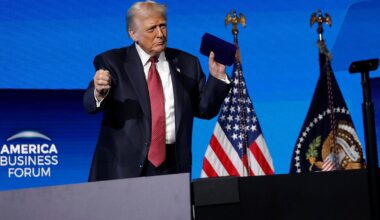 Trump touts economic record, blasts Democrats at Miami business forum