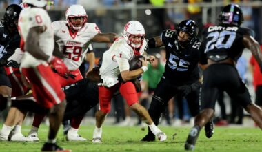 Houston prevents successful launch, ends UCF’s Space Game streak, 30-27