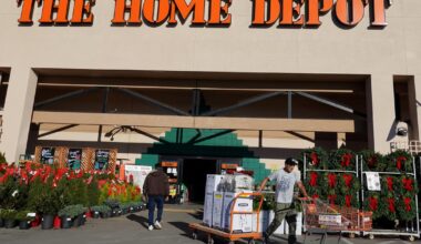 Demonstrators use "ice scraper protests" to denounce immigration raids, pressure action from Home Depot