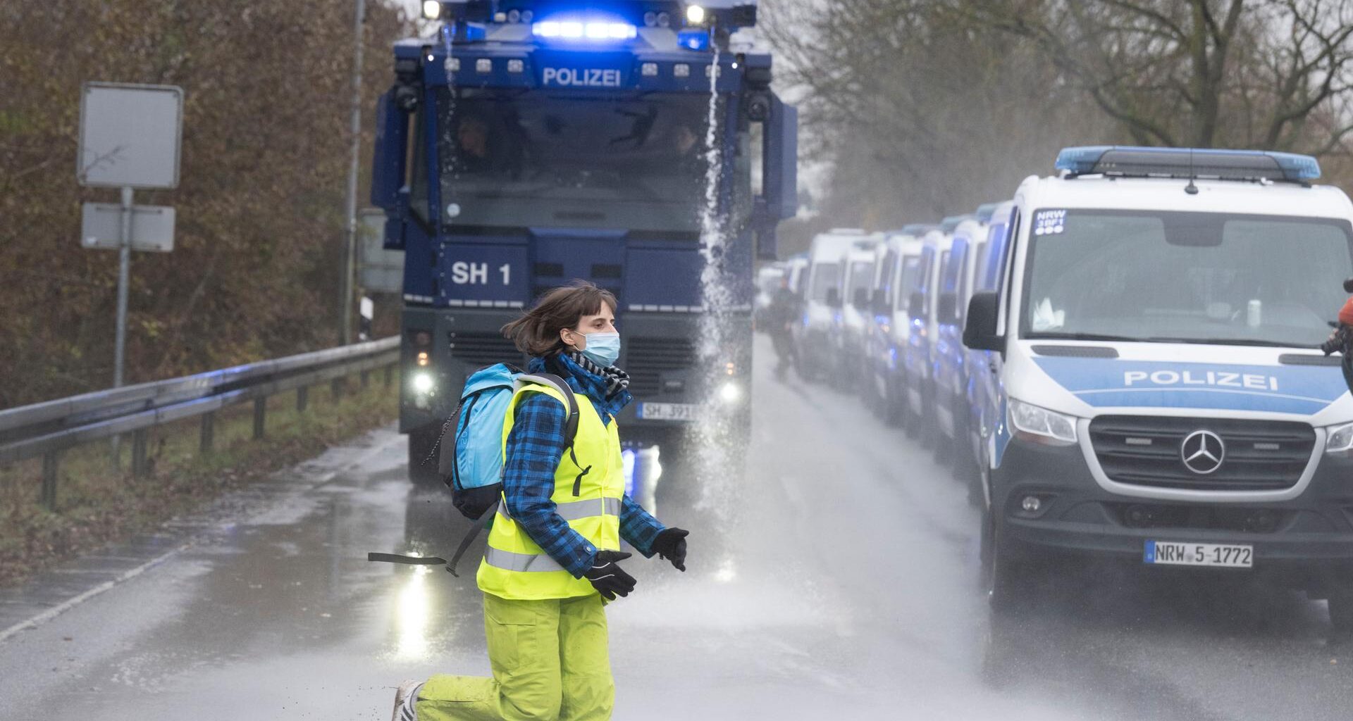 AfD-Treffen in Gießen: Die Nachrichten im Liveticker ➤ Hallentüren aus Sicherheitsgründen verschlossen - hessenschau.de