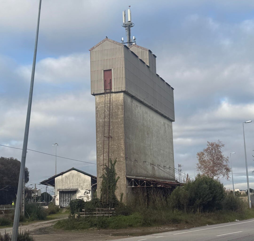 Edifício junto Estação Comboios Leça do Balio