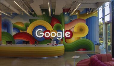 Google-Schild an der Wand hinter der Rezeption im Google-Hauptquartier im Silicon Valley.