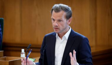 Ekspert om nyt lovforslag: - Det er bekymrende [Vil gøre det ulovligt at dele videoer af politibetjente hvis de kan genkendes]