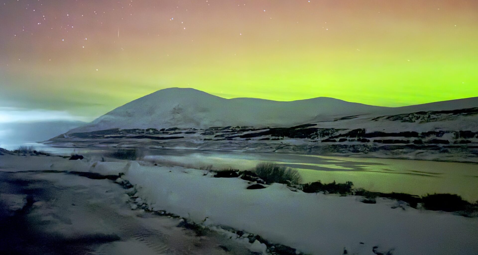 Driving to Ullapool tonight. Stopped at Loch Glascarnoch for a wee break and noticed some colour in the Skye. Only -6 out.