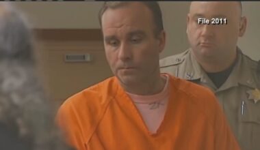 Business sets record straight; had no clue that man playing Santa killed wife years ago – KIRO 7 News Seattle