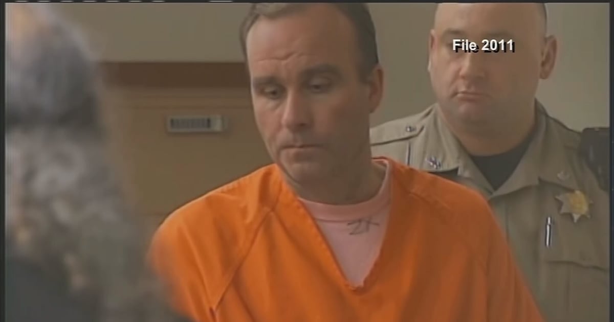 Business sets record straight; had no clue that man playing Santa killed wife years ago – KIRO 7 News Seattle