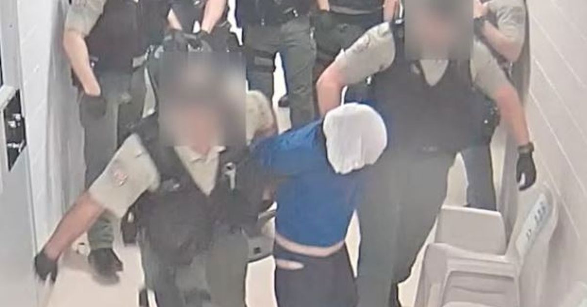 Prison nurse apologises to family over inmate's death