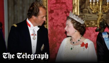 Queen Elizabeth told Spanish king not to abdicate over scandals