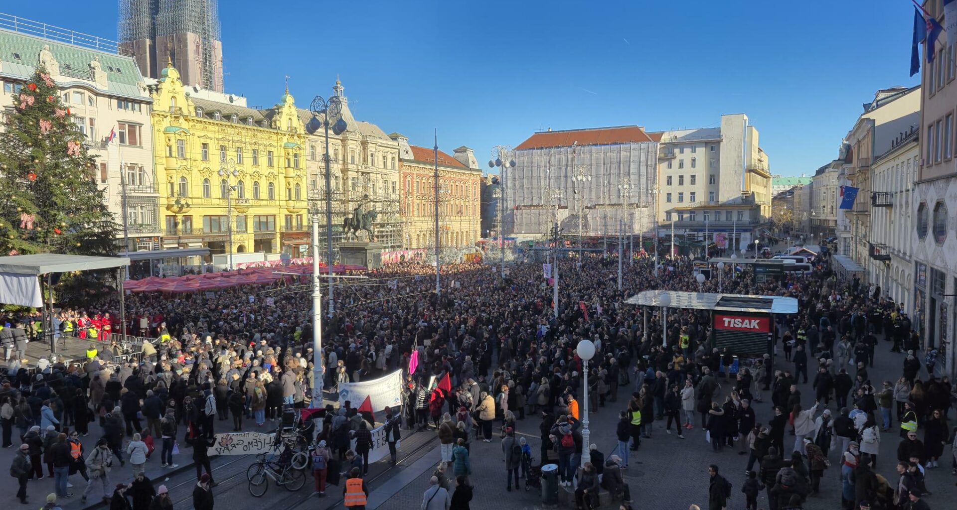 Ujedinjeni protiv fašizma prosvjed ispunio trg u Zagrebu