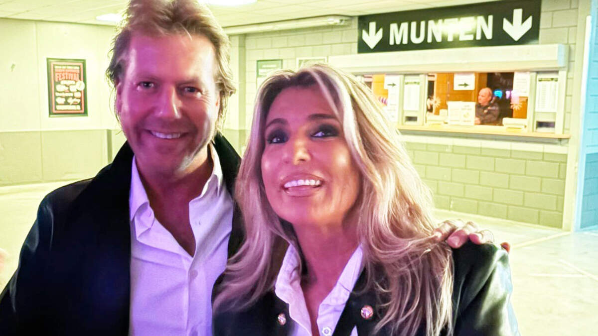 Een paar maanden nadat Robbert Hinfelaar en Patricia Paay uit elkaar gingen, heeft hij bij Mirelle (foto) het geluk in de liefde alweer gevonden.