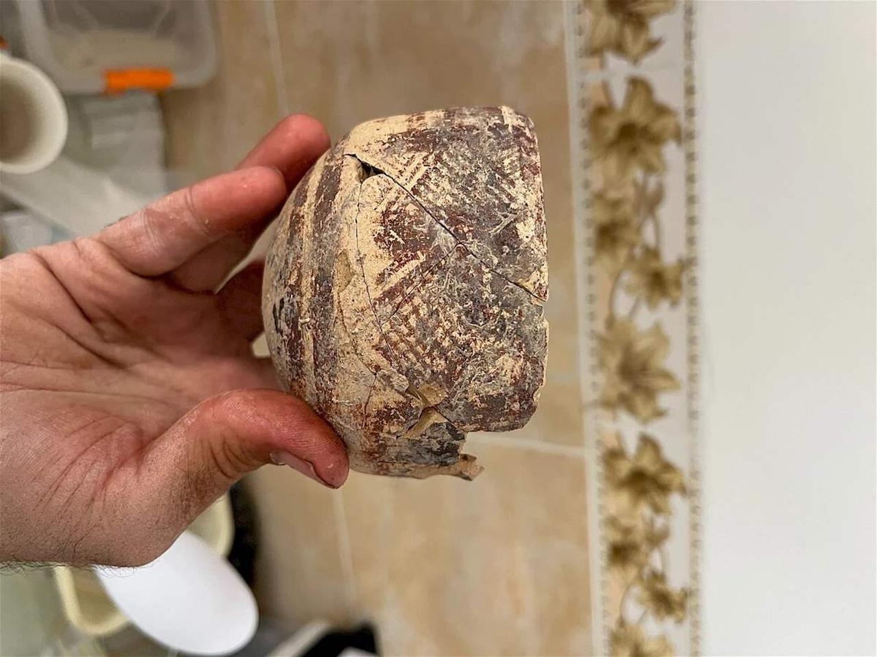 Decorated cup, circa 3100 B.C. (Photo via Kani Shaie Archaeological Project)