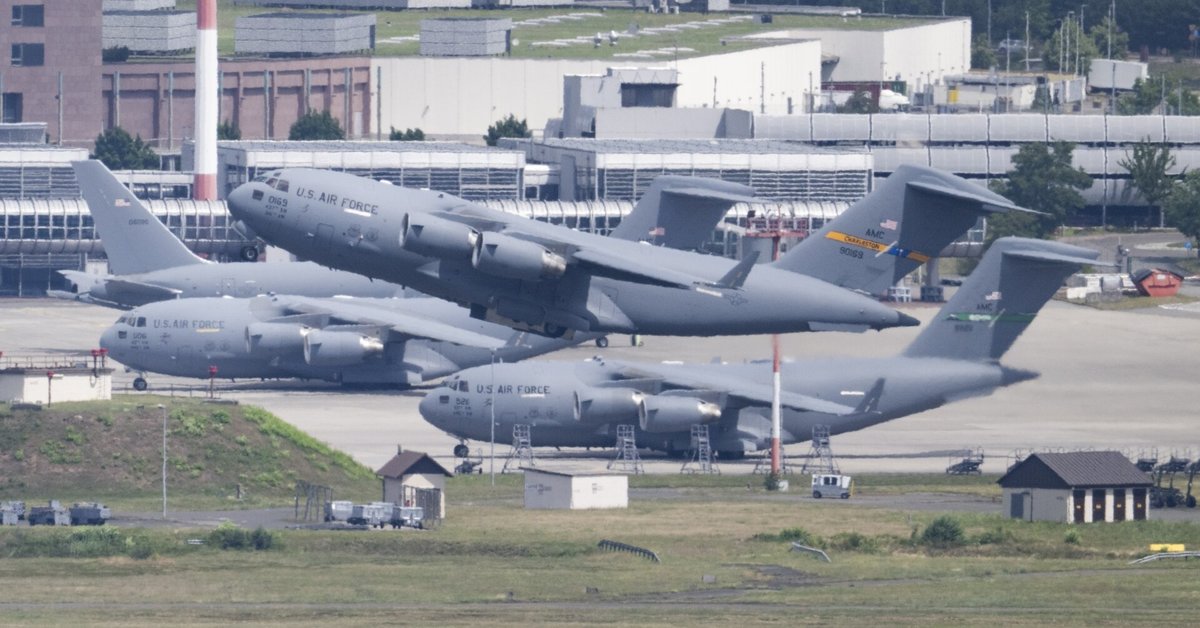 Dėl JAV vyriausybės uždarymo kai kurios užjūrio bazės nebemoka atlyginimų savo darbuotojams