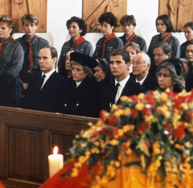 23 November 1989: Prince Albert+ Prince Felipe of Asturias+ Princess Diana (and many others) at the funeral of Prince Franz Joseph of Liechtenstein🪦