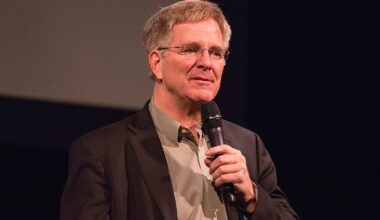 Rick Steves Says To Focus On This Meal To Save Money When Traveling To Iceland