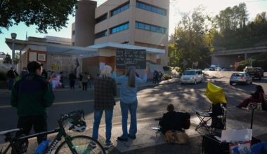 Judge again bars Trump administration from deploying troops to Portland