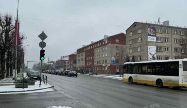 Asfaltēto ielu tīrīšanu pilsētā ziemas dienests veic trīs maršrutos