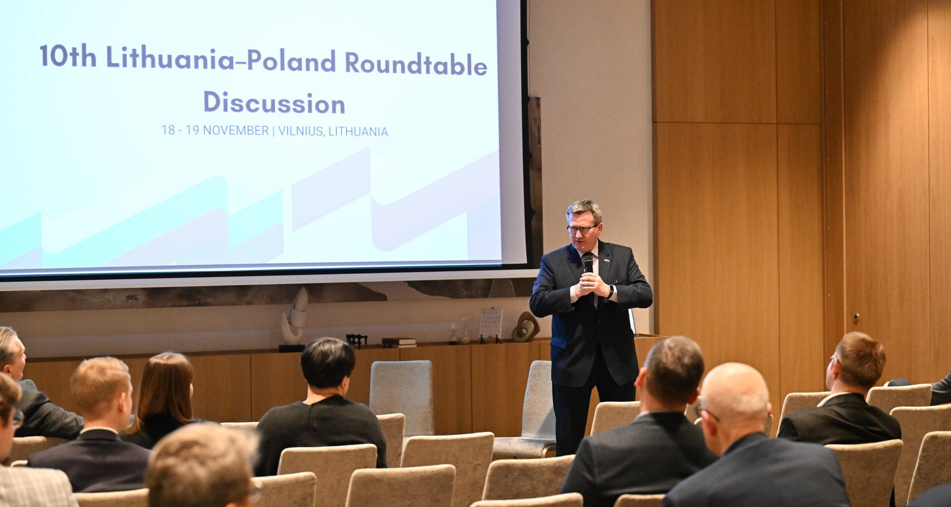 Lithuania, Poland engage in security and cooperation roundtable in Vilnius