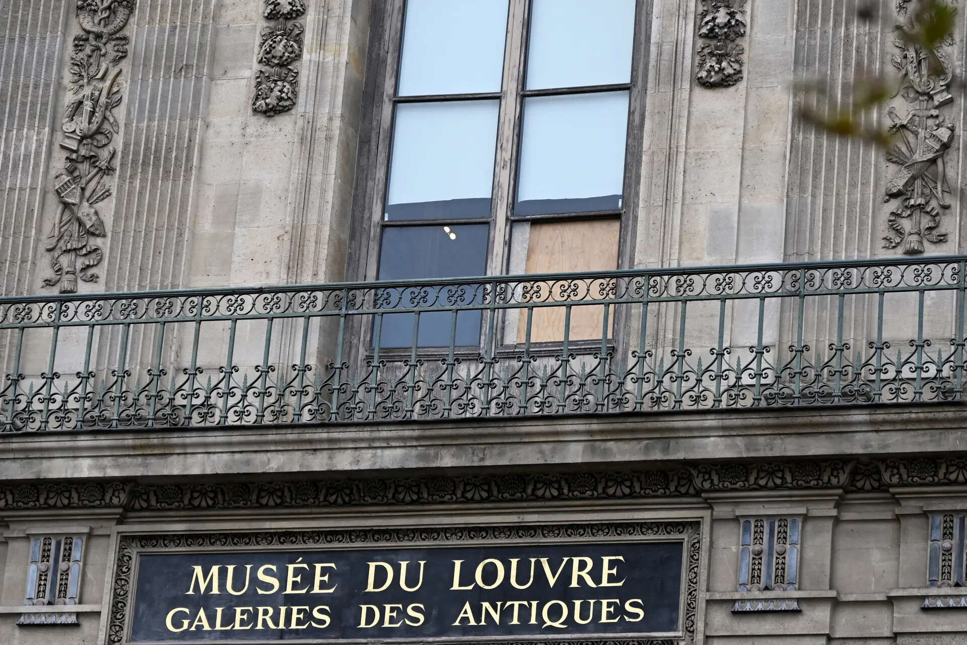 Louvre remains closed a day after daring theft of Napoleonic jewels