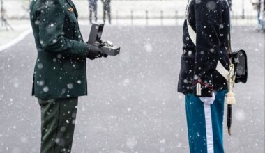 Frederik hands out employee of the year award to royal guard in the snow