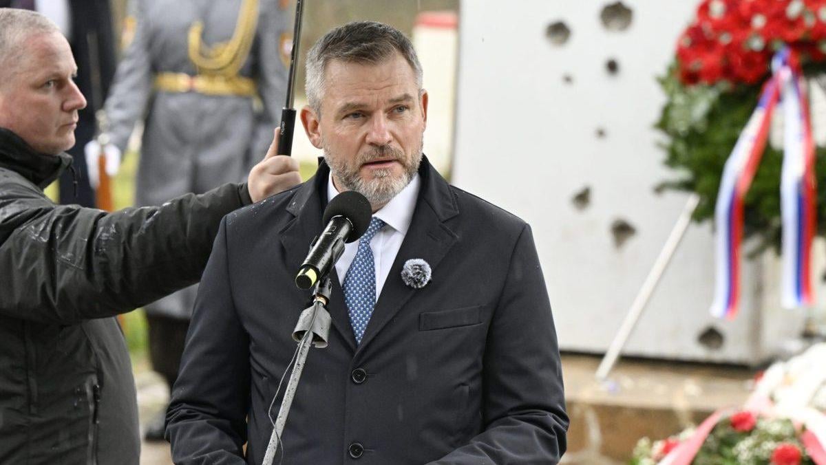 Prezident Pellegrini kritizuje vyjadrenia premiéra Fica k 17. novembru: Akoby chcel znevážiť študentov a mladých ľudí