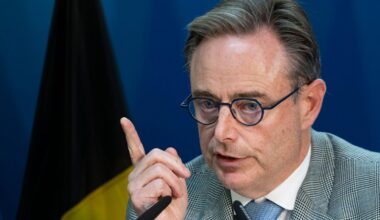 Belgian PM raises stakes on Kyiv lifeline, renewing opposition to Russian frozen-assets reparations loan