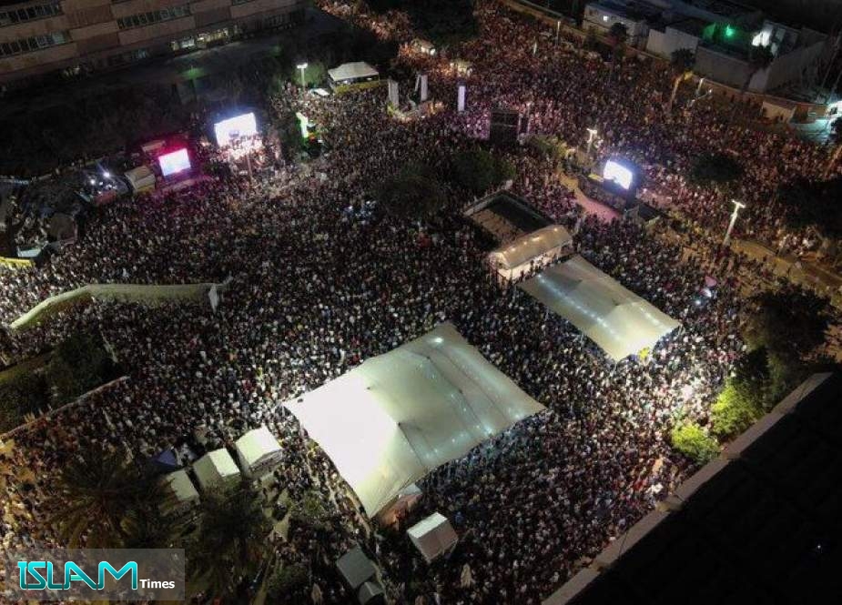 Thousands of Israelis Protest in Tel Aviv
