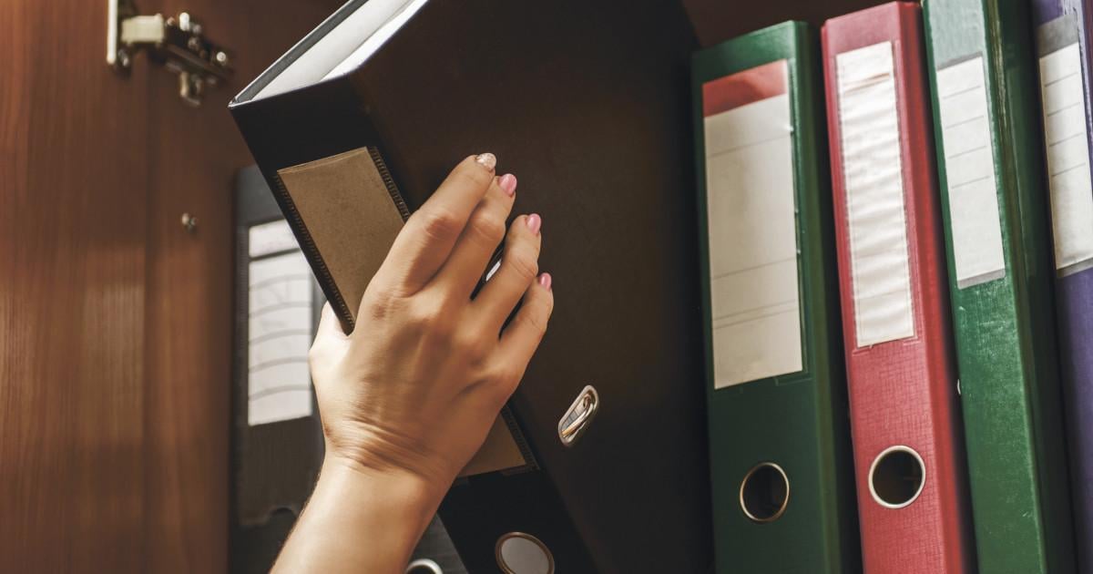 România, nota 3 la digitalizare în UE. Primăriile alocă sume uriașe pentru dosare cu șină, plicuri și hârtie. Edilii dau vina pe Guvern