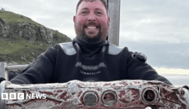 Suspected Russian sonobuoy discovered off Pembrokeshire coast - BBC News