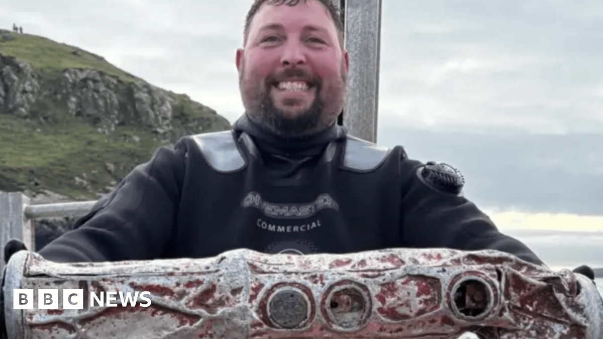 Suspected Russian sonobuoy discovered off Pembrokeshire coast - BBC News