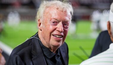 Nike founder Phil Knight makes record-breaking donation to Republicans