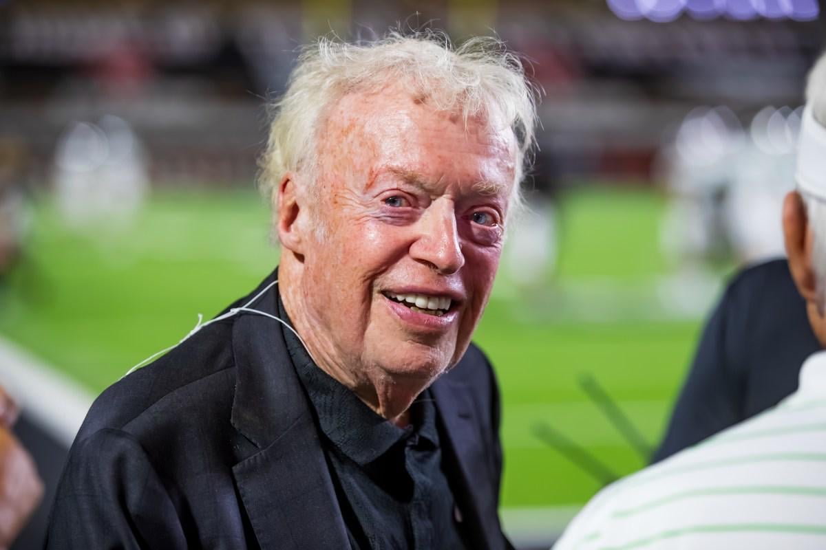 Nike founder Phil Knight makes record-breaking donation to Republicans