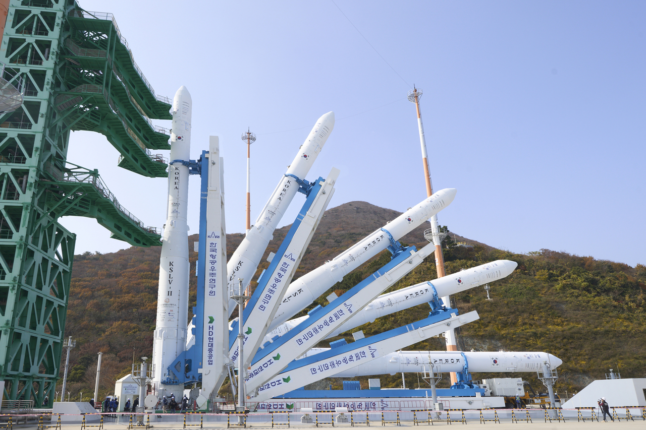 This photo, provided by the Korea Aerospace Research Institute, shows a time-lapse image of the installation process of the Nuri space rocket at the launchpad at Naro Space Center in Goheung, 473 kilometers south of Seoul, on Tuesday. (Yonhap)