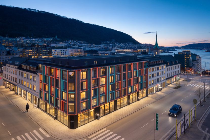 Prize by radisson, xhibition bergen city offers 55 modern rooms and easy access to bergen’s top attractions in a vibrant, design-forward hotel.