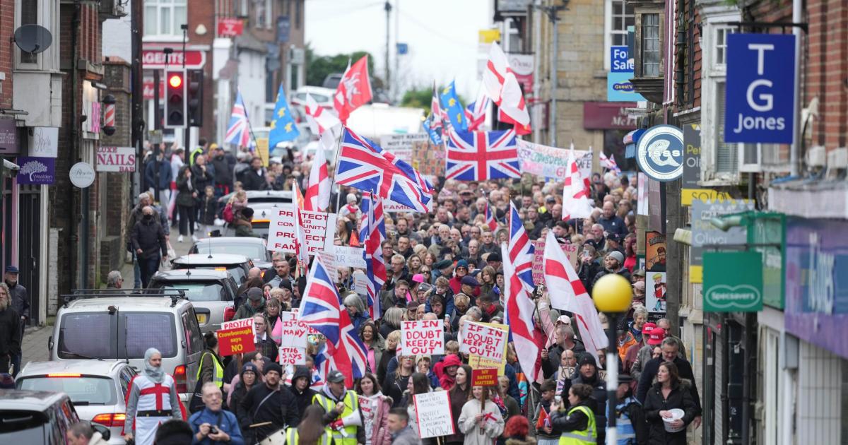 Hundreds turn out for protest against Crowborough migrant camp
