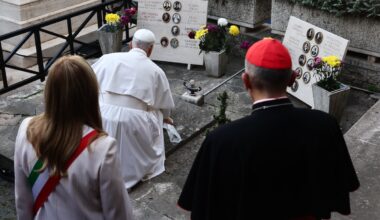 Fragrance of home speaks to us of the dead: Pope Leo