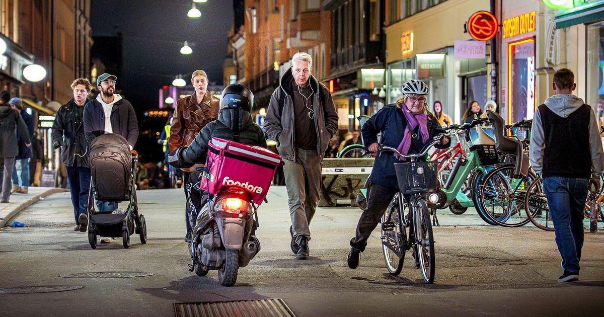 Forskare varnar: Tvåtaktsmopeder sprider giftiga avgaser på cykelbanor