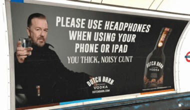 K tématu vášnivých uživatelů smartphonů bez sluchátek a "na plný koule" v MHD :P