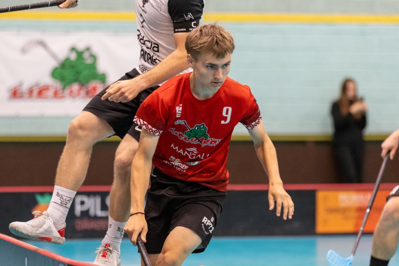 Latvijas Florbola savienība » LV » 2022/2023 » Jaunumi » Saļkova vārtu guvums nodrošina lielvārdiešiem divus punktus Valmierā