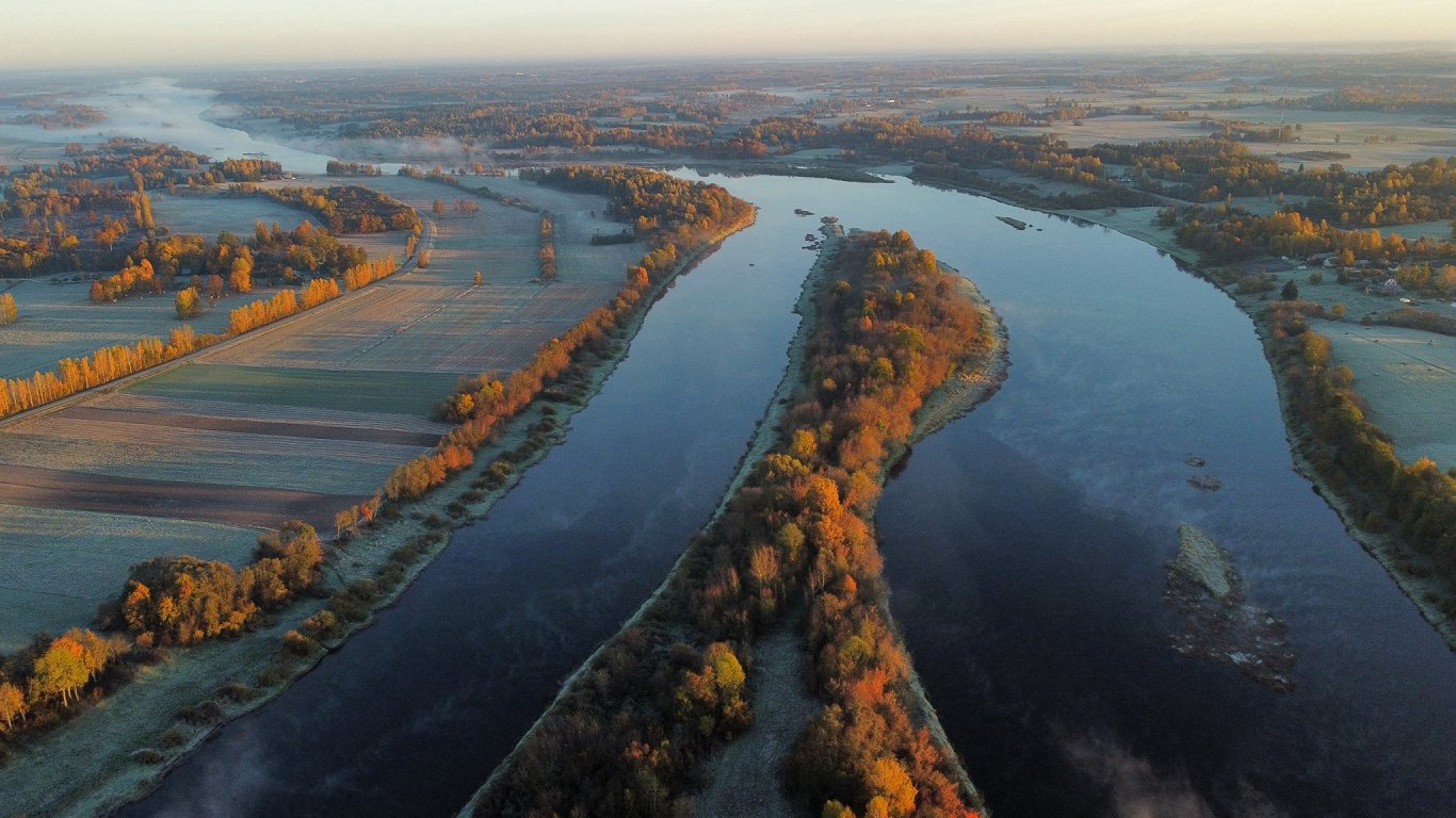 Daugava water checks ongoing after oil fire in Belarus / Article