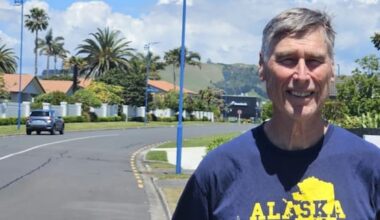 Papamoa residents call chip seal resurfacing 'road vandalism'