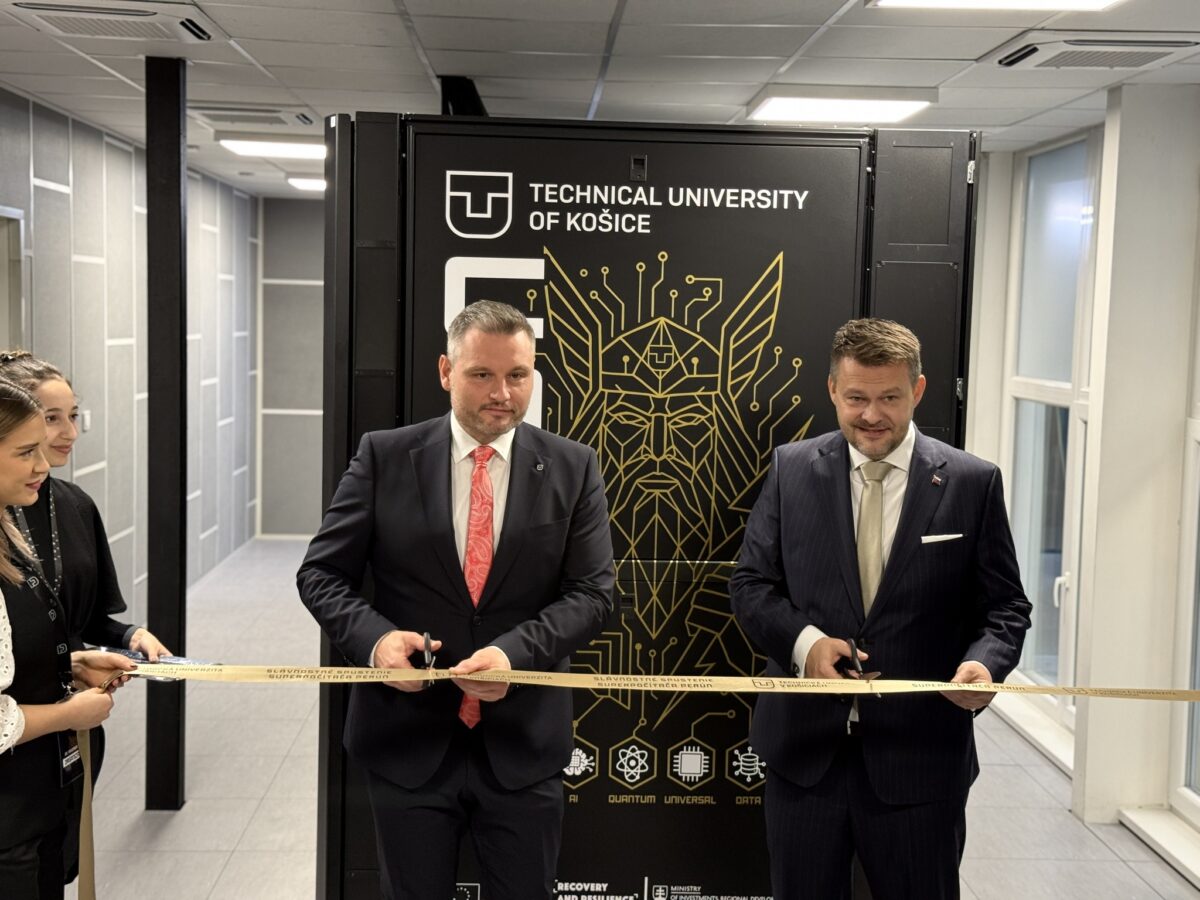 Slovensko spustilo svoj prvý superpočítač, Perún v Košiciach zvládne umelú inteligenciu aj kvantové simulácie - VIDEO, FOTO