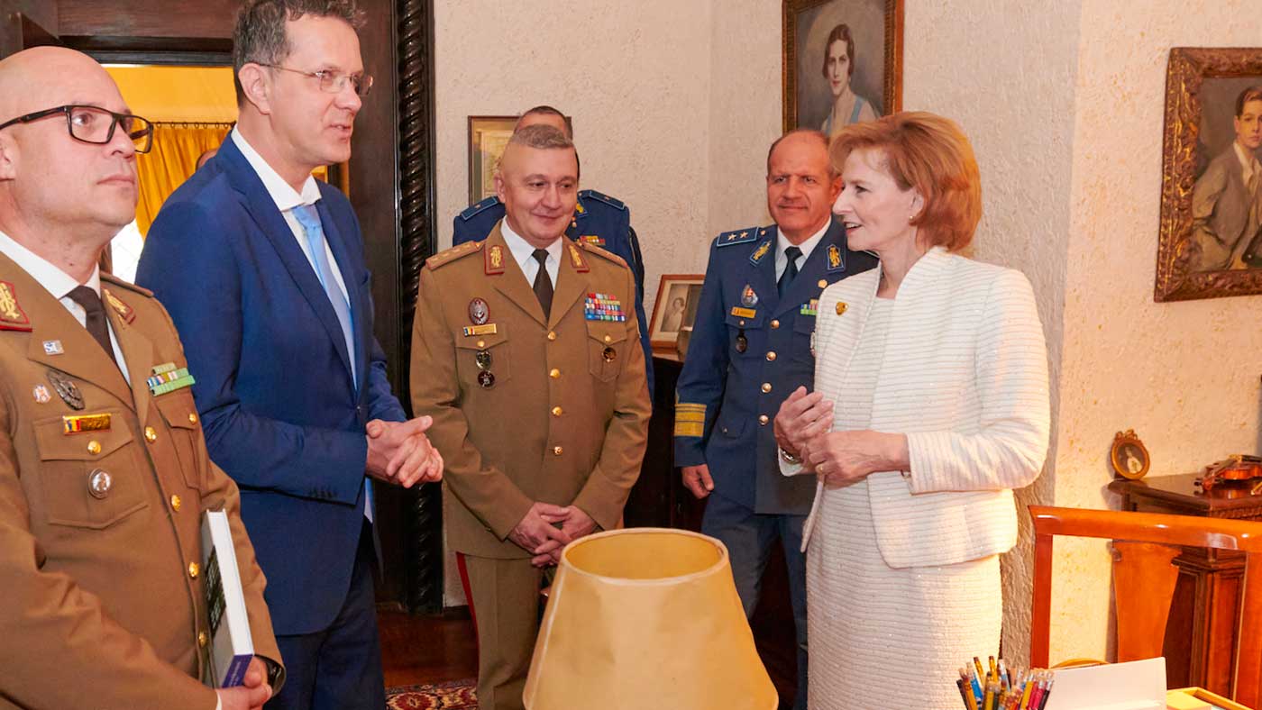 Margareta de Roumanie reçoit les hauts responsables de l'OTAN et de la Défense nationale au palais Elisabeta