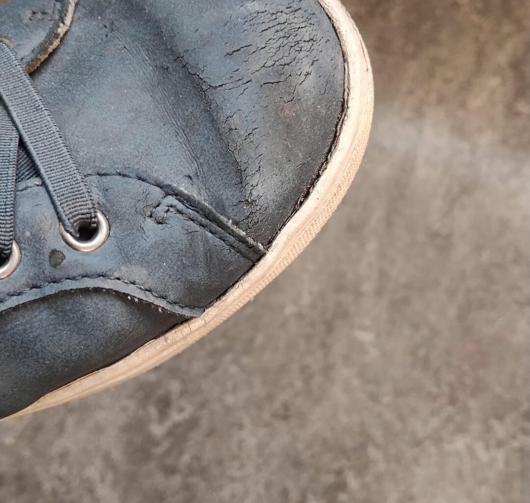 Sneakers from DinSko after only 7 months of light use.... Where can I buy something better?