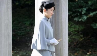 Princess Aiko Visits the Mausoleums of Emperor Showa and Empress Kojun