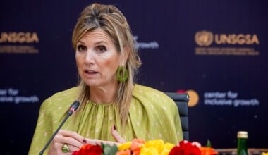 Queen Maxiam of the Netherlands wearing Natan during her Indonesia Trip on Wednesday.