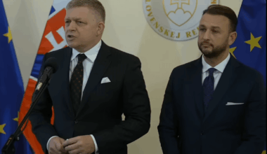 "Šéfe, tamtí mi stále robia zle!" "Neboj Matúško, zrušíme ich"