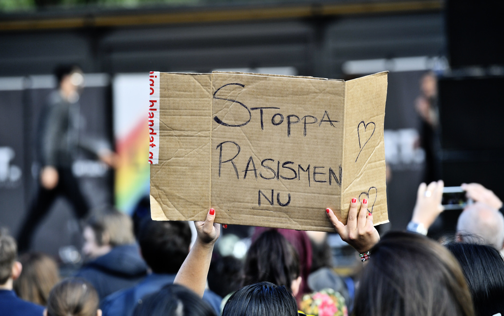 Ny rapport: CRD larmar om rasism och hatbrott i Sverige