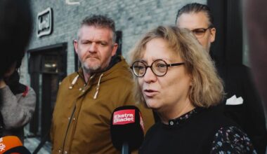 Partihopper udsat for voldsom chikane: Spyttet i ansigtet og kaldt Judas -Ulla Sørensen, der med sit partiskifte fra S til V tippede magten i Middelfart, udsættes ifølge hendes samlever for trusler og ubehageligheder i et omfang, så hun nu har isoleret sig i sit hjem og overvejer en politianmeldelse